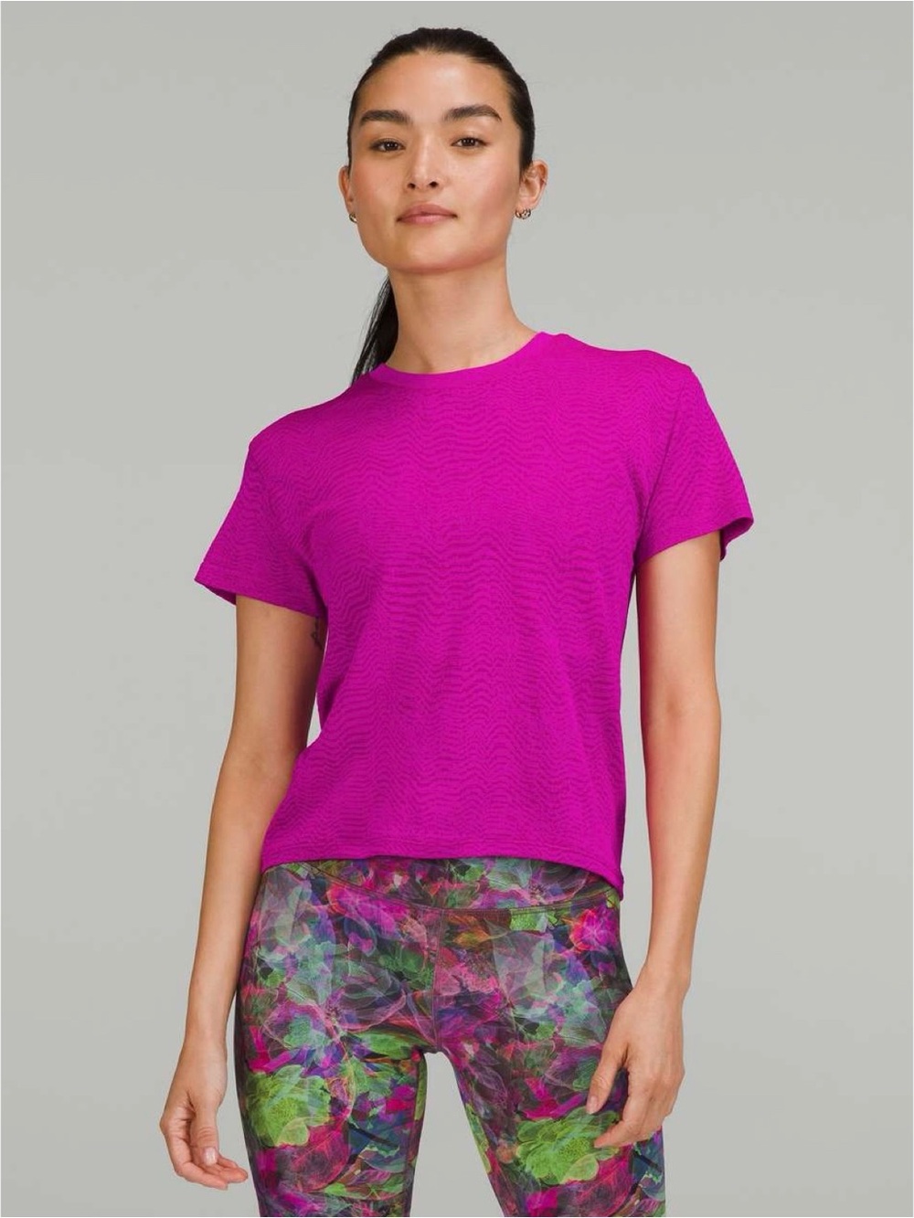 Lululemon “Train To Be” magenta seamless boxy athletic t-shirt (size 2/4)